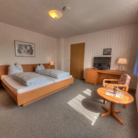 ホテル - & Gaststaette 